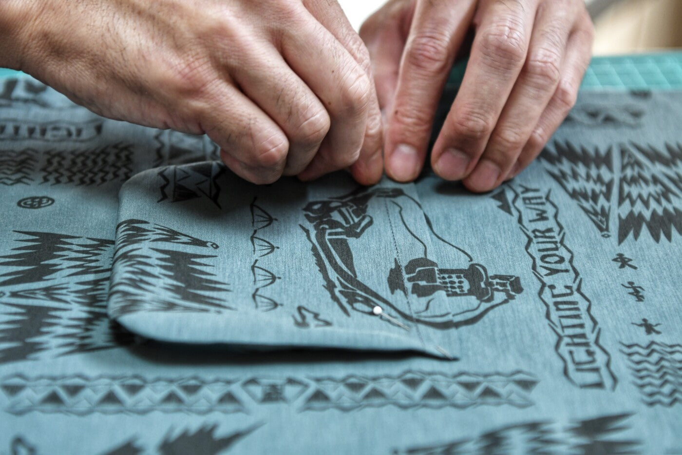 山で着用出来るアロハシャツ『mauna wear』とのコラボアイテムが登場